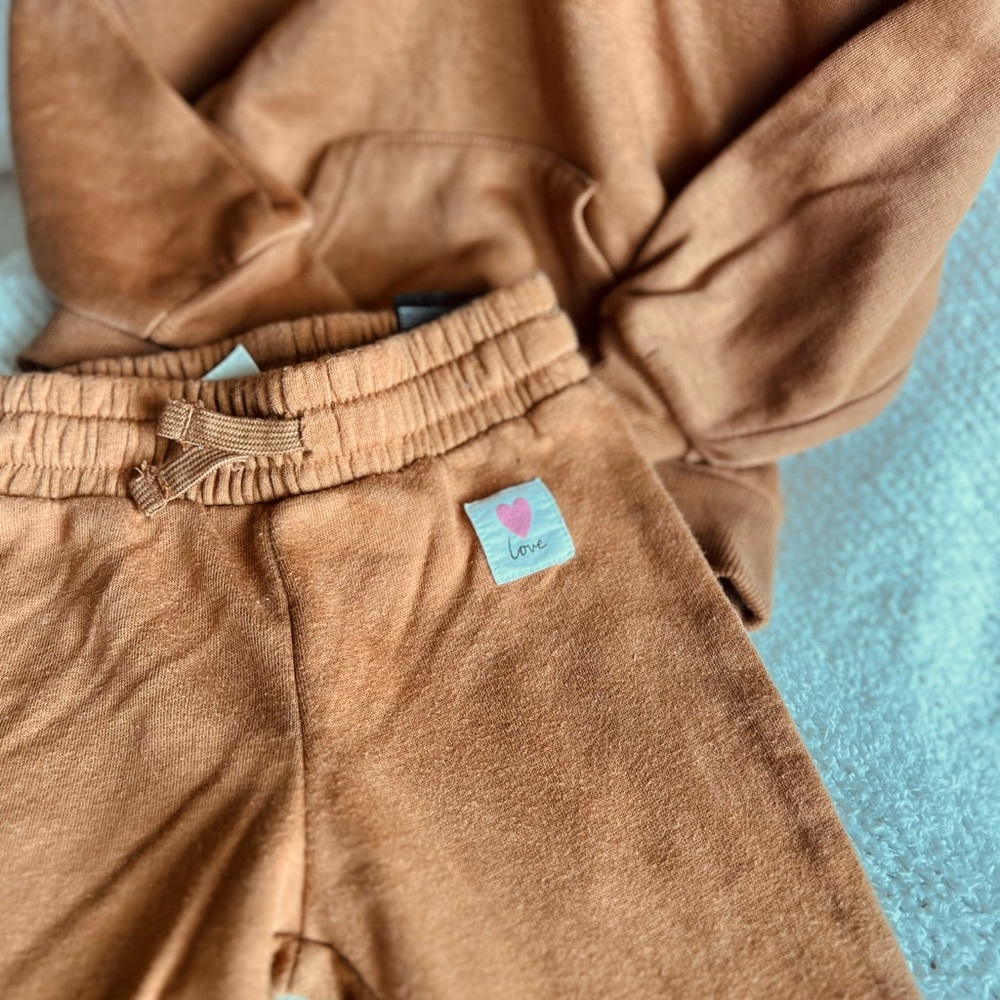 H&M “Love” Toddler Sweatshirt & Sweatpant set, 2T